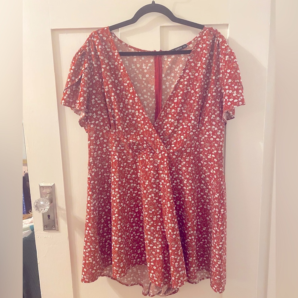 2XL SHEIN romper. Petal sleeves. Good for summer